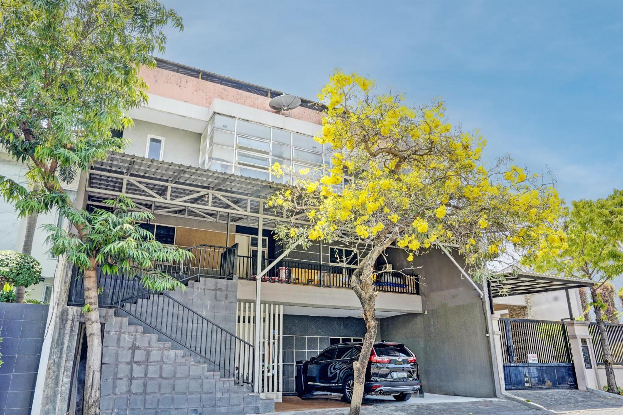 Oyo 93112 Garden Homestay 3 Merlion Surabaya Dış mekan fotoğraf